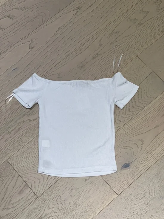 Urban Behaviour White Off-Shoulder Ribbed Crop Top - Picture 5 of 5